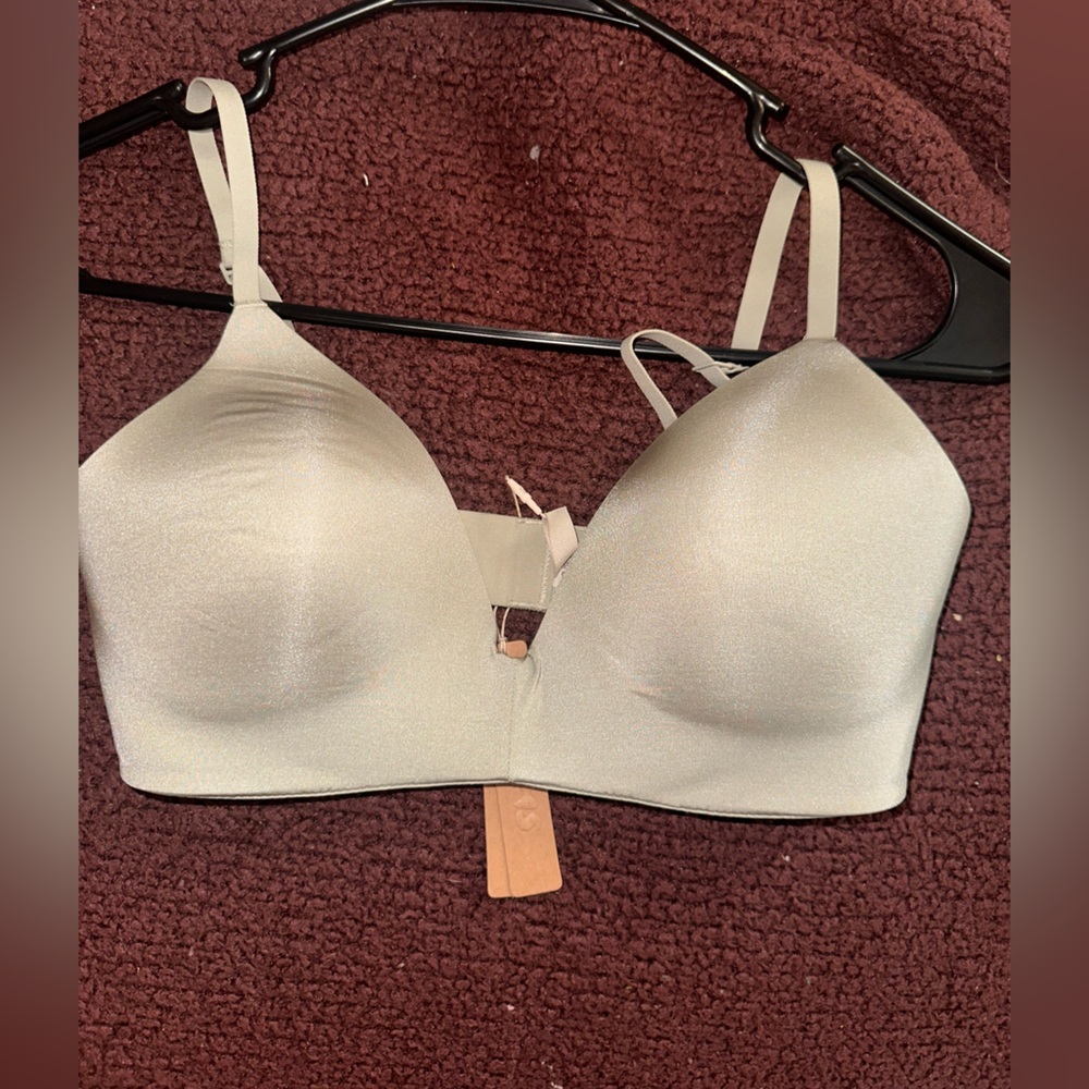 Skims wireless form Demi tshirt bra 34c